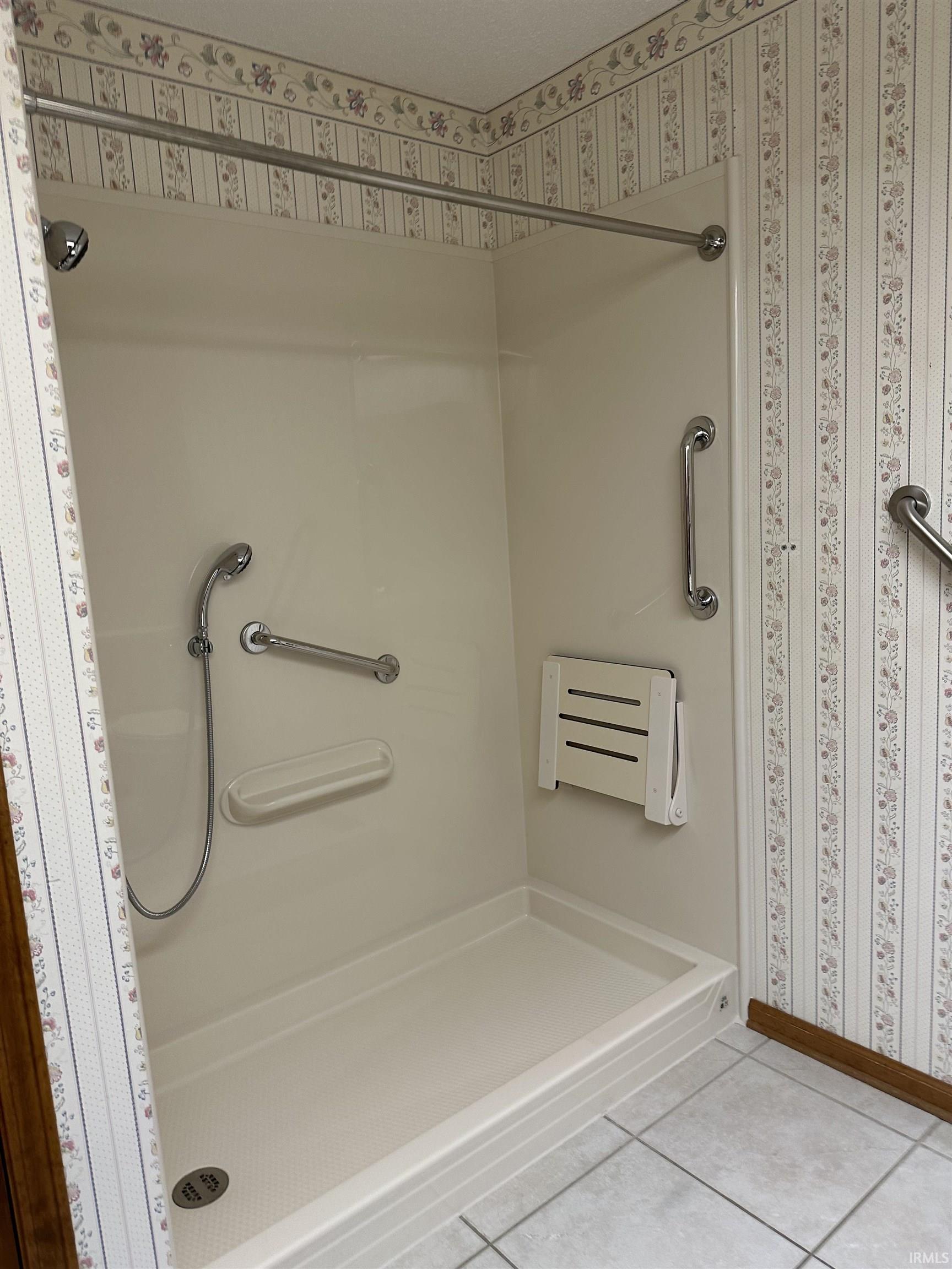 2528 East St Thomas Point Fort Wayne, IN 46815 - Photo 12 of 32