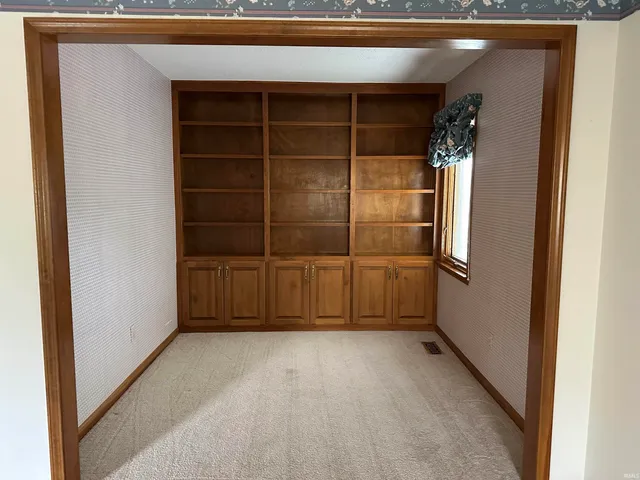 $374,900 | 2528 East St Thomas Point, Fort Wayne, IN 46815