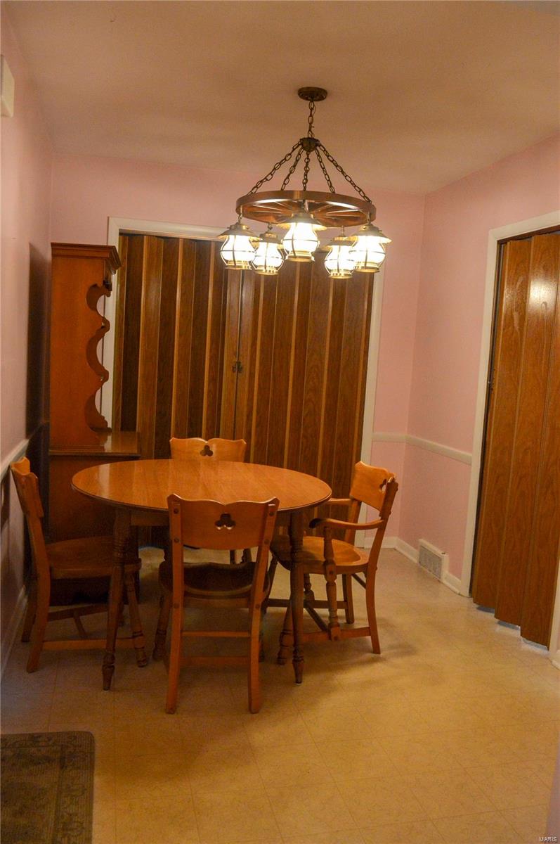 7 Carole Lane Frontenac, MO 63131 - Photo 9 of 26