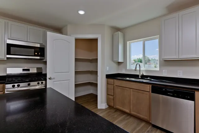 $405,900 | 1060 East 6th Street, Delta, CO 81416