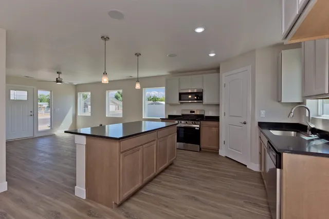 $405,900 | 1060 East 6th Street, Delta, CO 81416