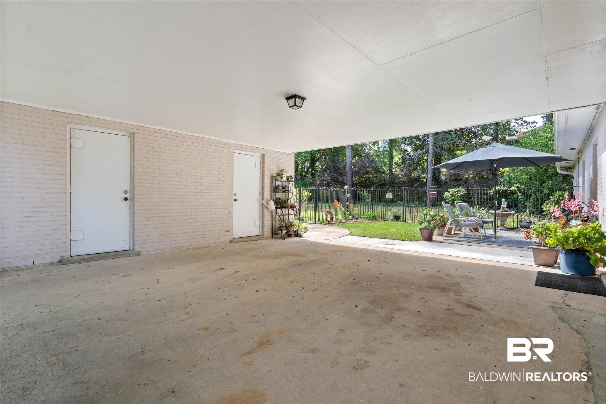 559 East Cumberland Road Mobile, AL 36608 - Photo 8 of 48 View of garage