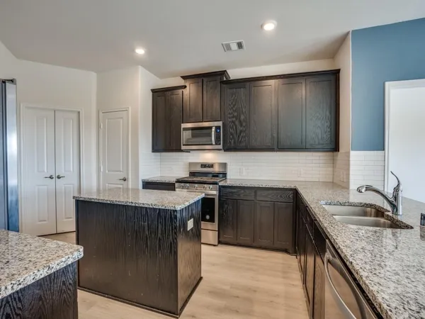 $2,195 | 512 Cowboy Way, Anna, TX 75409
