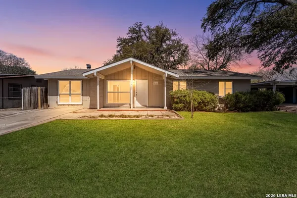 $1,300 | 5035 Vlg Crst Drive, San Antonio, TX 78218
