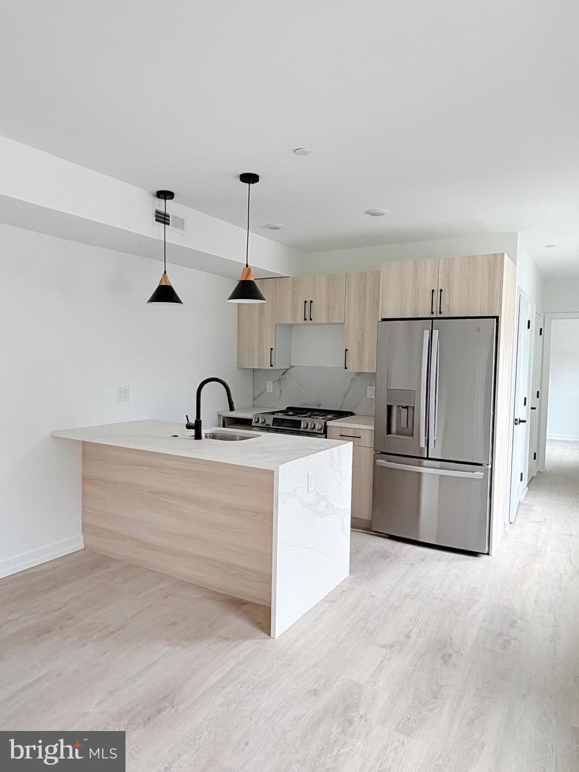 208 Vine Street, Unit 3D Philadelphia, PA 19106 - Photo 1 of 10