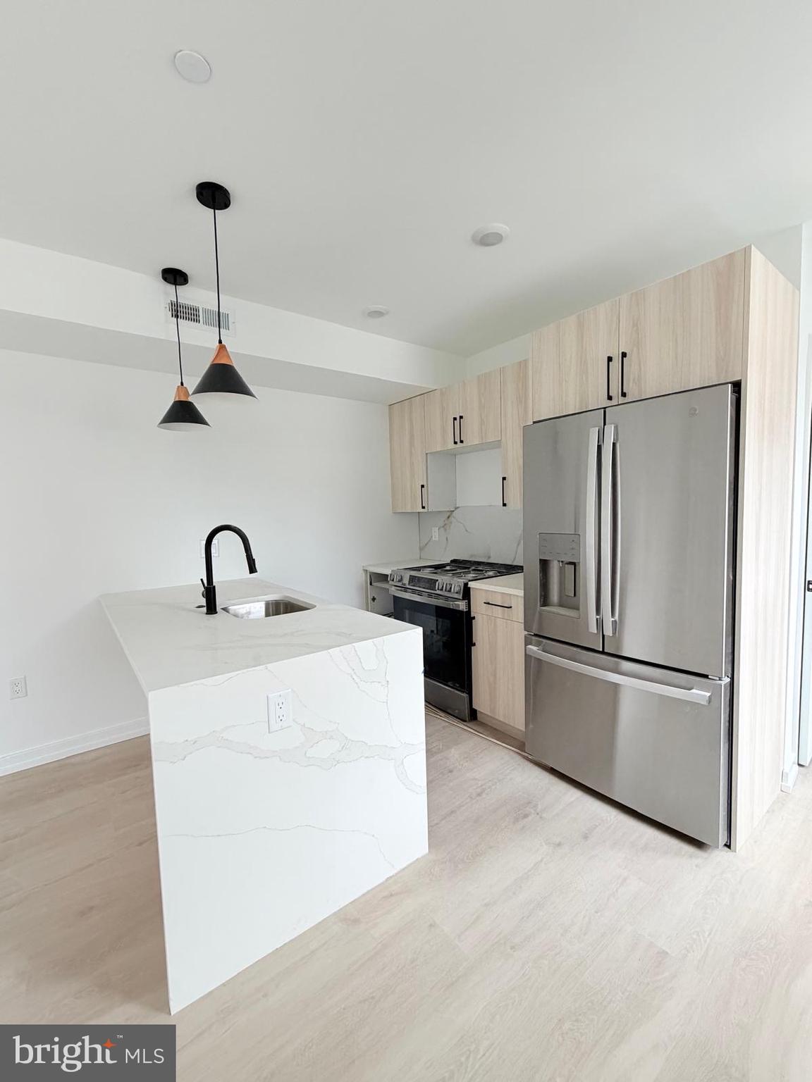 208 Vine Street, Unit 3D Philadelphia, PA 19106 - Photo 2 of 10