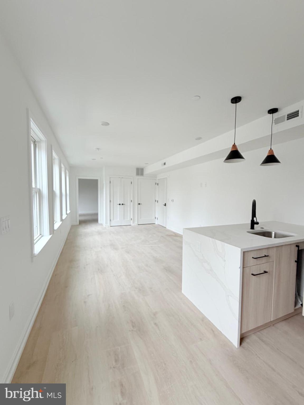 208 Vine Street, Unit 3D Philadelphia, PA 19106 - Photo 5 of 10