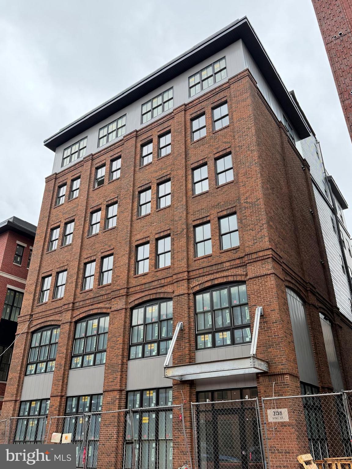 208 Vine Street, Unit 3D Philadelphia, PA 19106 - Photo 9 of 10