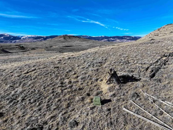 $274,900 | 4 Deer Road, Dubois, WY 82513