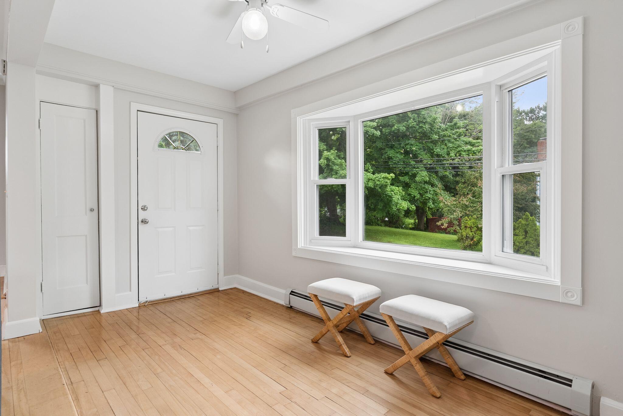 294 Mitchell Road Cape Elizabeth, ME 04107 - Photo 5 of 37 Entry
