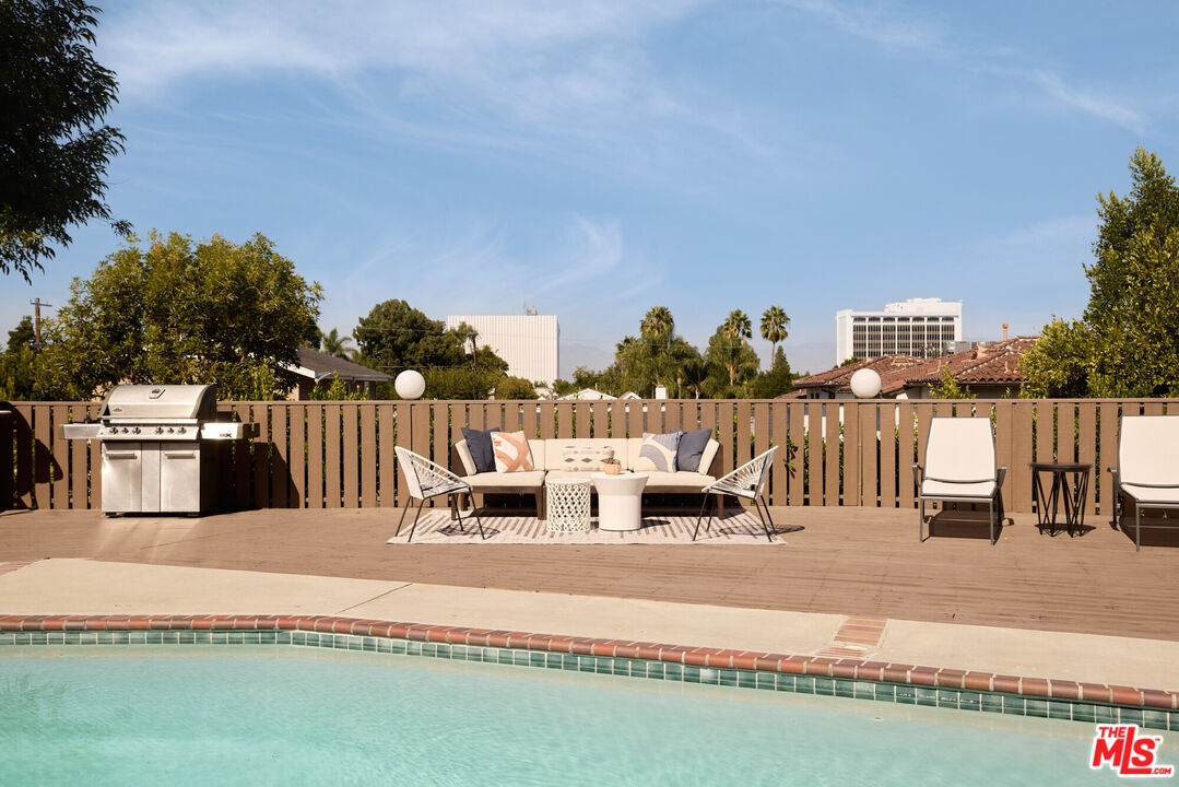 14833 Valley Vista Boulevard Sherman Oaks, CA 91403 - Photo 21 of 39 a view of a ocean with houses
