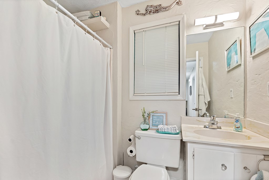 706 Magnolia Way Woodstock, GA 30188 - Photo 18 of 24 a bathroom with a toilet a sink and a mirror