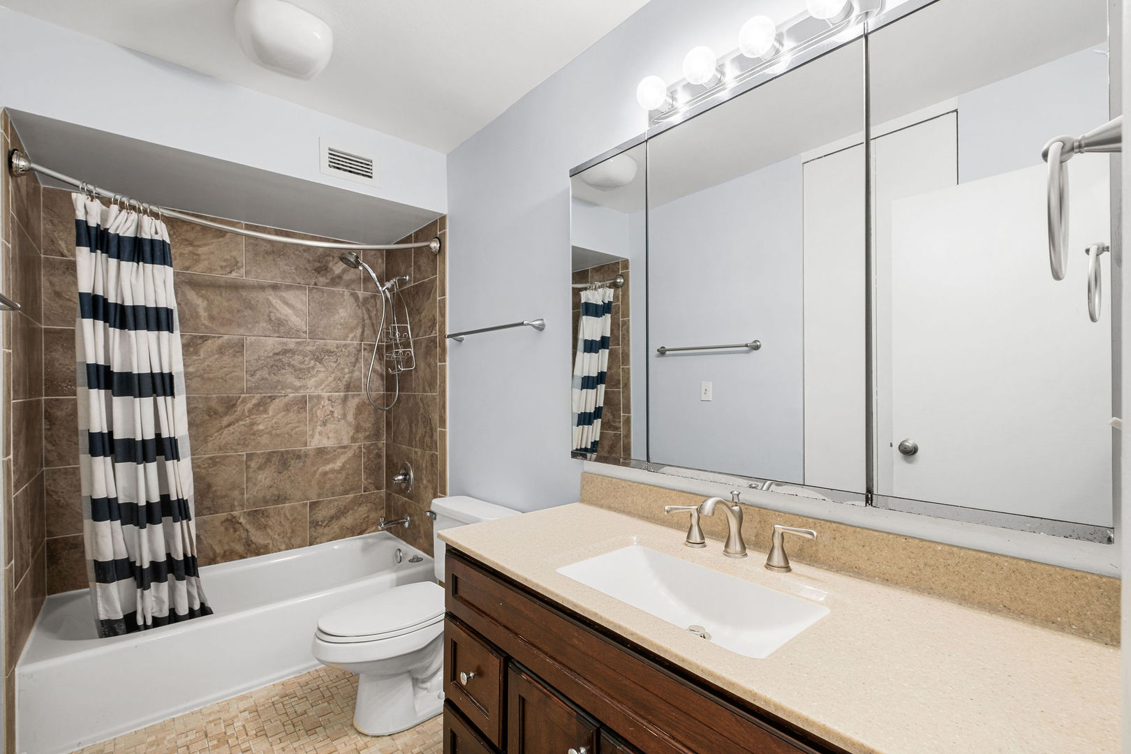 5901 North Sheridan Road, Unit 2C Chicago, IL 60660 - Photo 17 of 28