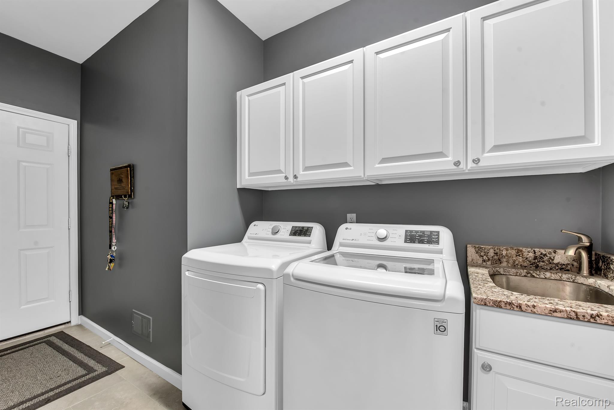 1692 Maple Creek Court Rochester, MI 48306 - Photo 24 of 31 Gallery Image 24