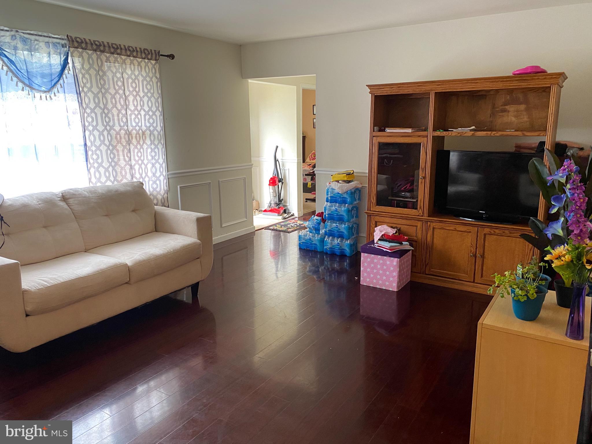 3504 Swann Road Suitland, MD 20746 - Photo 6 of 17 Family room