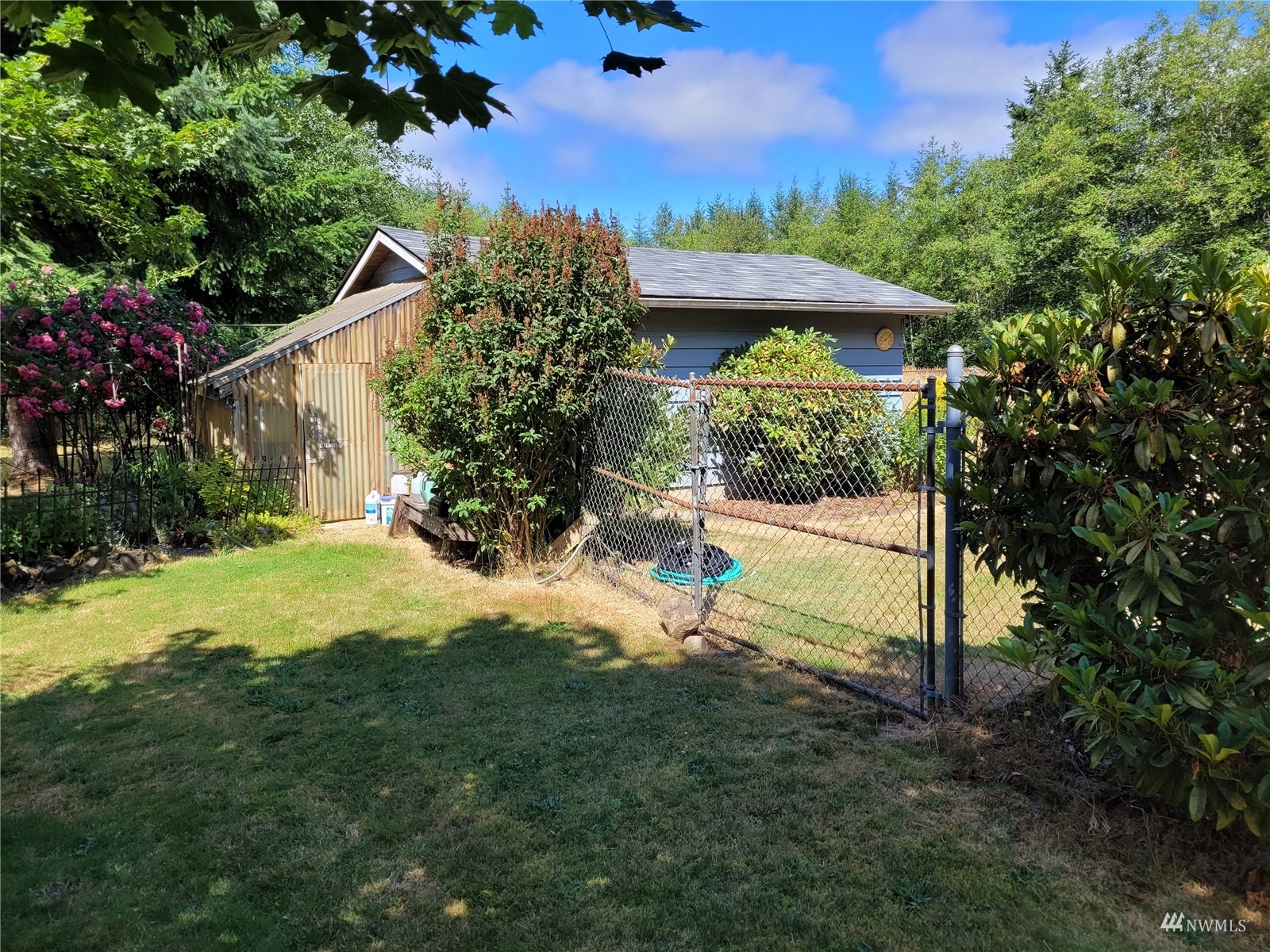 975 Logan Hill Road Chehalis, WA 98532 - Photo 19 of 20 a view of a backyard with garden
