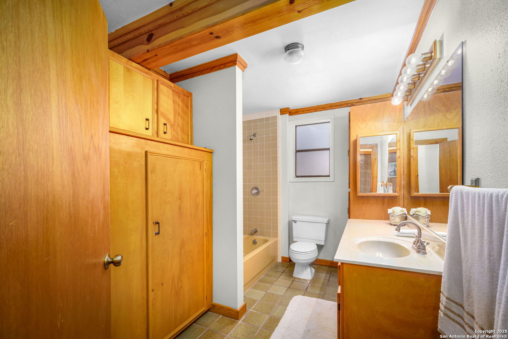 200 Elm Creek Road New Braunfels, TX 78132 - Photo 43 of 45 a bathroom with a sink a mirror and a shower