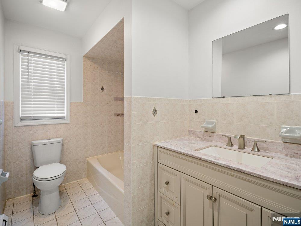 132 Clinton Place East Rutherford, NJ 07073 - Photo 13 of 50