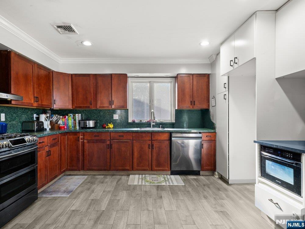 132 Clinton Place East Rutherford, NJ 07073 - Photo 23 of 50