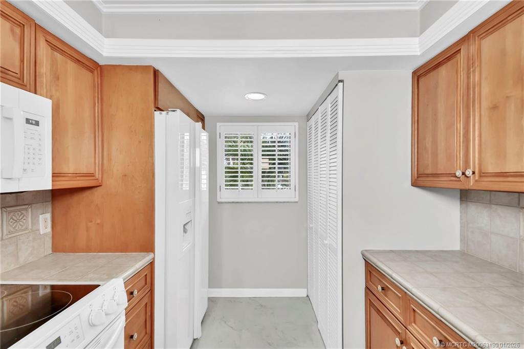 5556 Northeast Gulfstream Way Stuart, FL 34996 - Photo 8 of 41