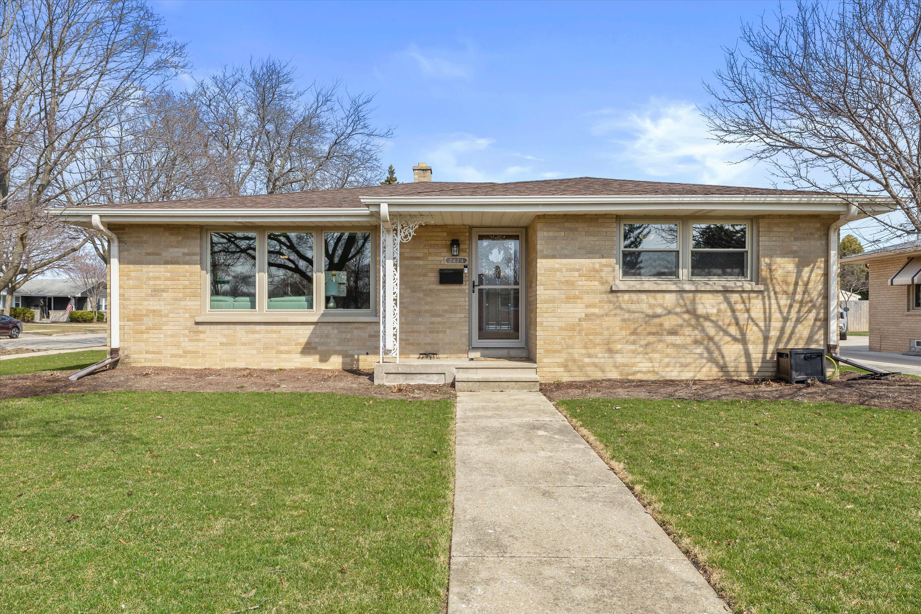 2424 24th Street Kenosha, WI 53140 - Photo 1 of 1 02-IMG_1202