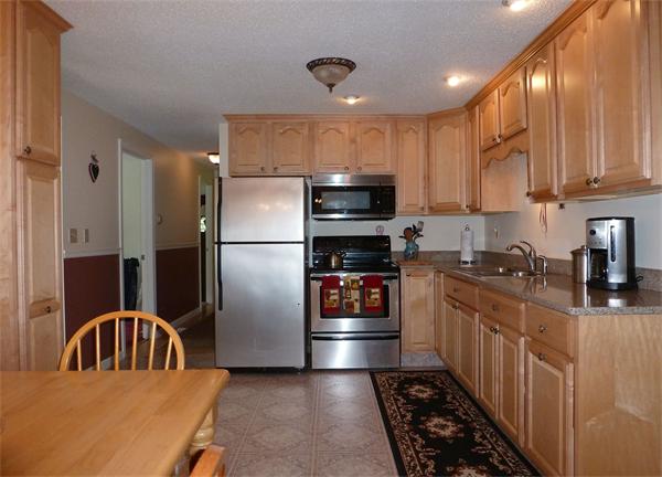 136 Peterson Road Palmer, MA 01069 - Photo 8 of 22