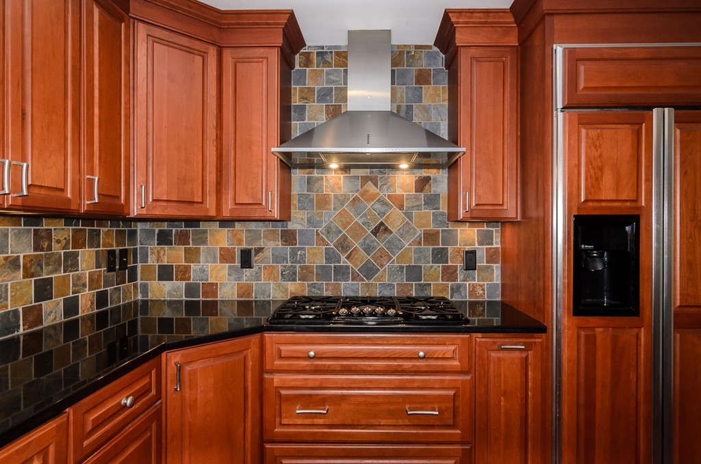 27 Gavins Pond Road Sharon, MA 02067 - Photo 3 of 25 Gallery Image 3