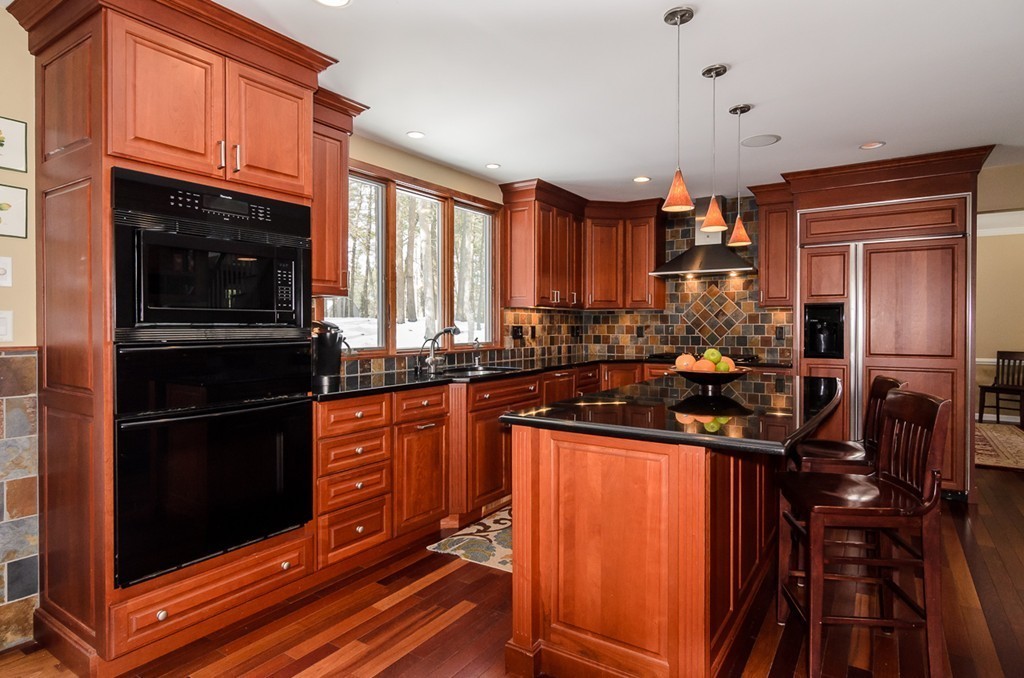 27 Gavins Pond Road Sharon, MA 02067 - Photo 6 of 25 Gallery Image 6
