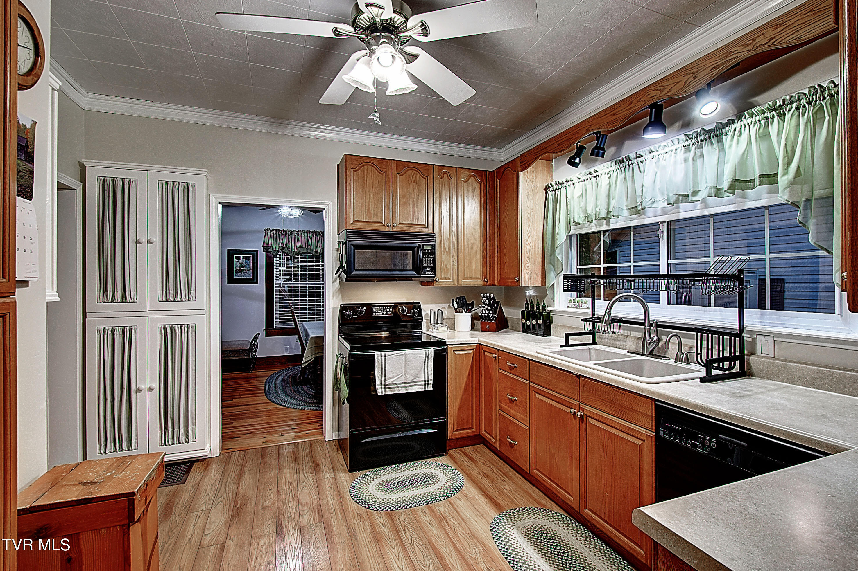 322 Carolina Avenue Erwin, TN 37650 - Photo 18 of 51 DSC_0112And8more