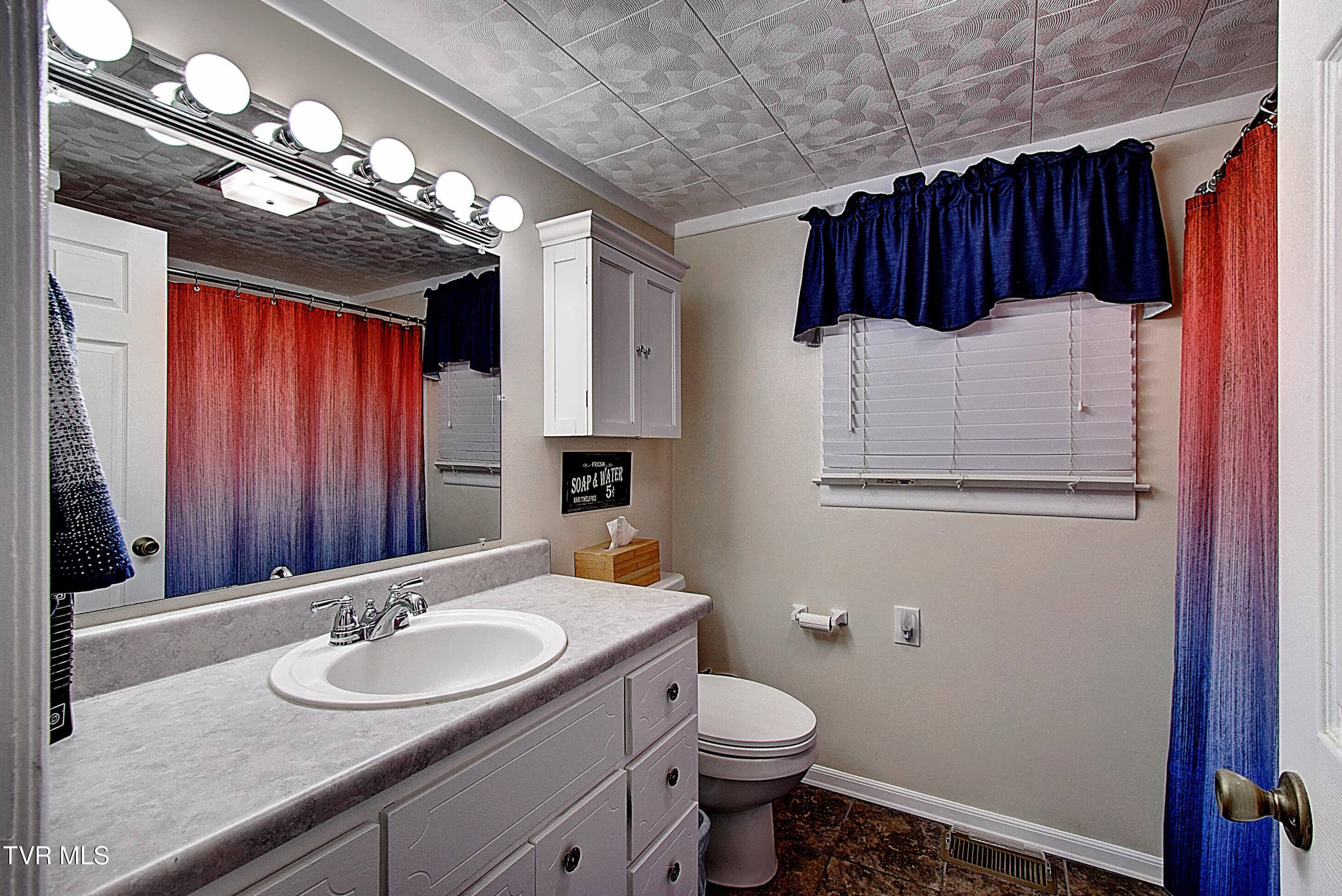 322 Carolina Avenue Erwin, TN 37650 - Photo 25 of 51 DSC_0229And8more