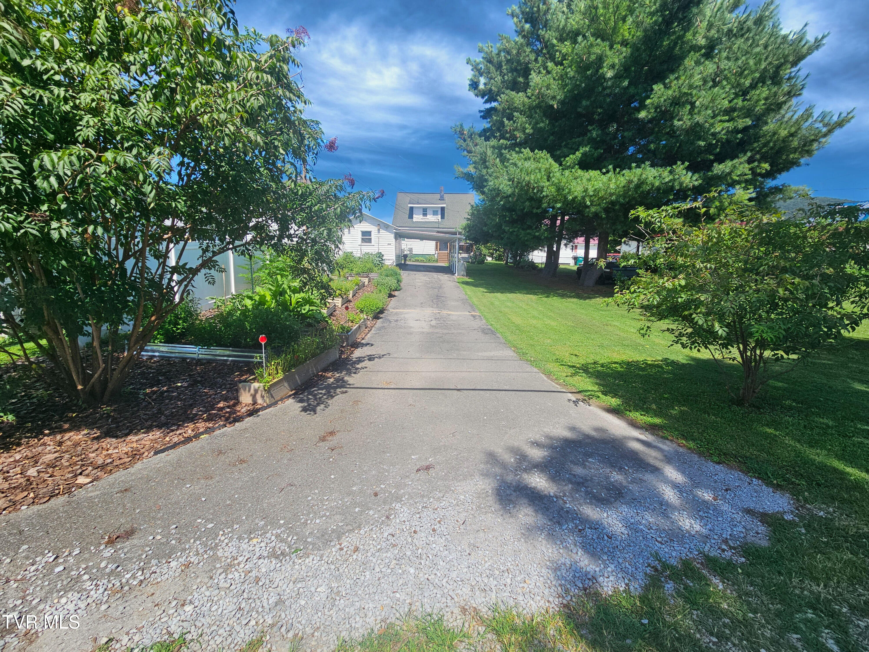 322 Carolina Avenue Erwin, TN 37650 - Photo 48 of 51 DSC_0604_5_6_7_8_10