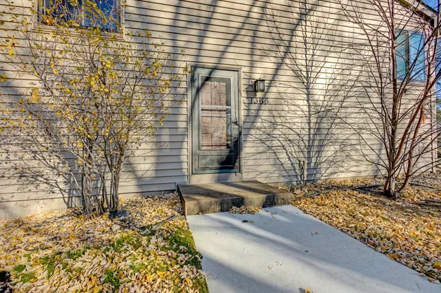 $270,000 | 1366 Arden View Drive, Arden Hills, MN 55112