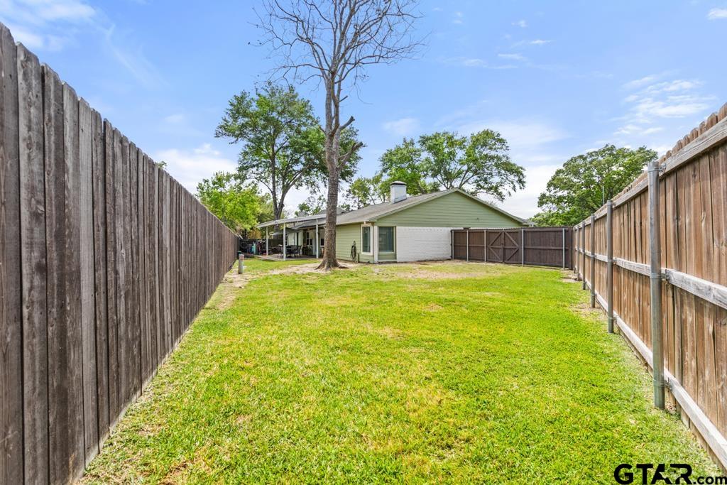 106 Ridgecrest Circle Bullard, TX 75757 - Photo 5 of 32 a house view with garden space