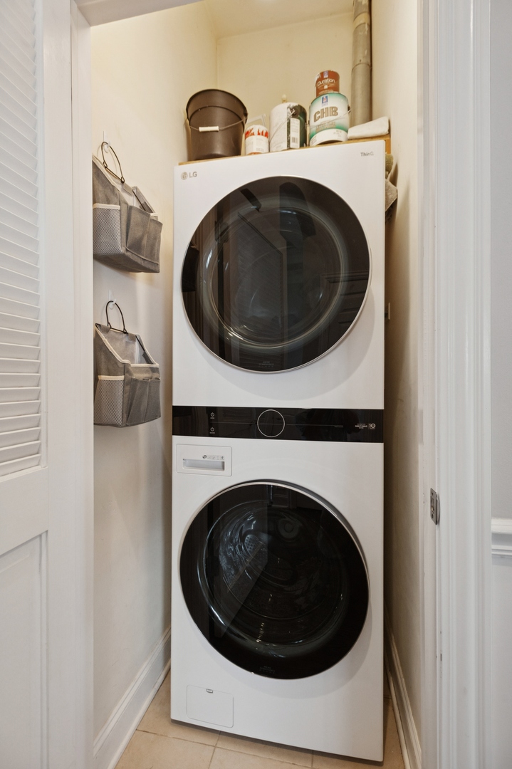 3331 North Seminary Avenue, Unit 3 Chicago, IL 60657 - Photo 11 of 19 a utility room with dryer and washer