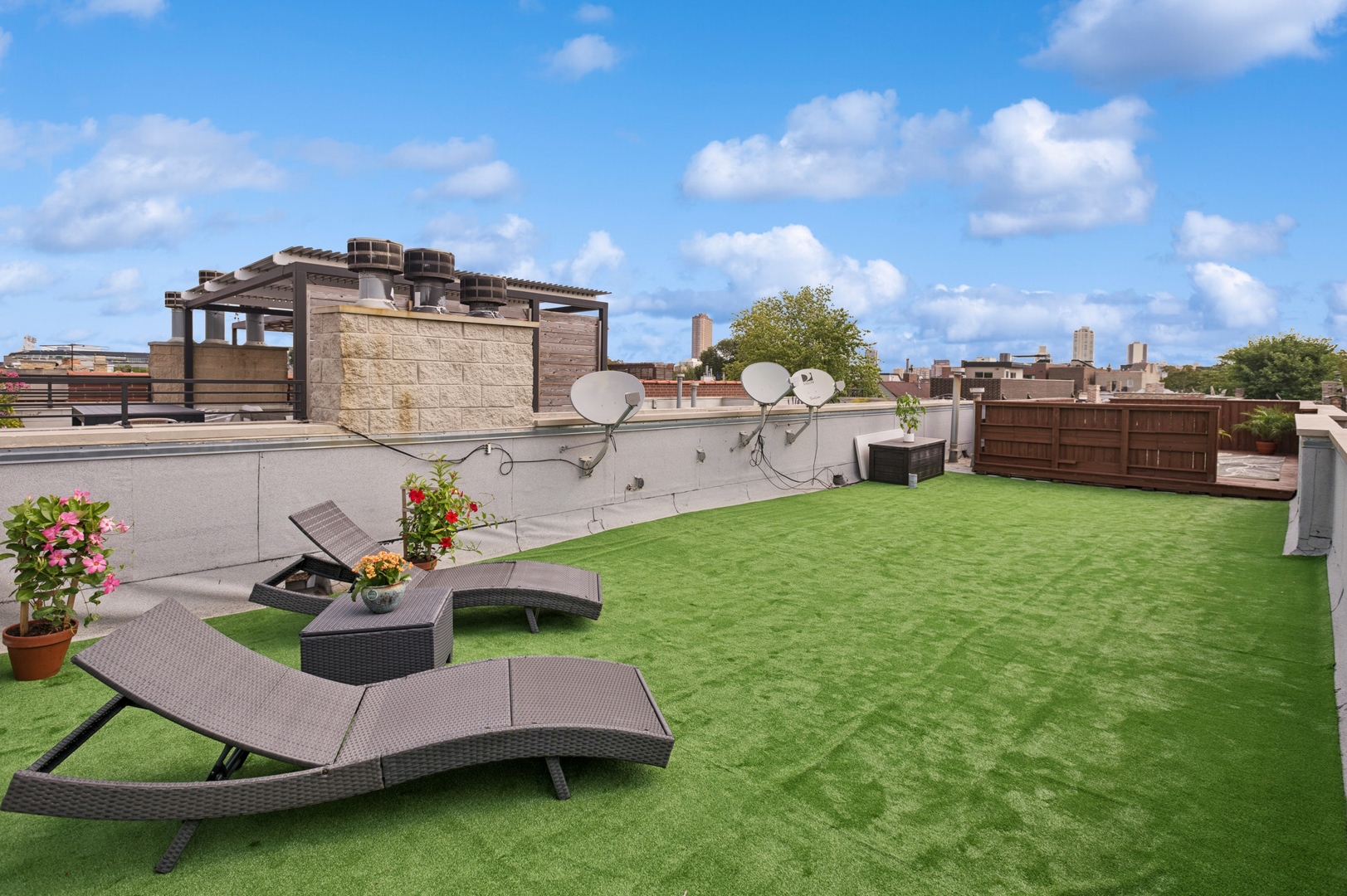 3331 North Seminary Avenue, Unit 3 Chicago, IL 60657 - Photo 13 of 19 a view of a backyard with sitting area