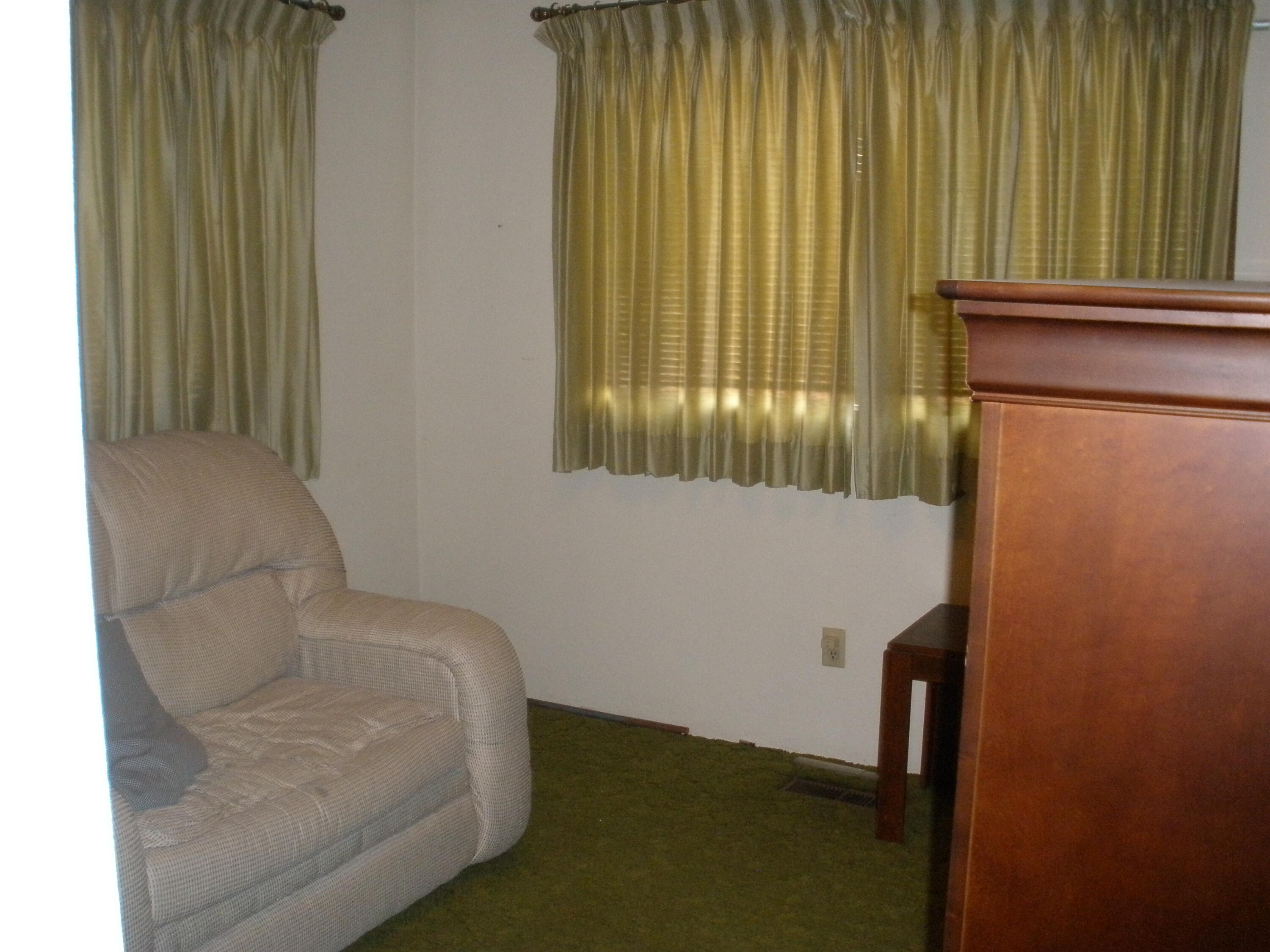 2361 Delta Waters Road Medford, OR 97504 - Photo 8 of 13 2nd bedroom used as entertainment cneter area