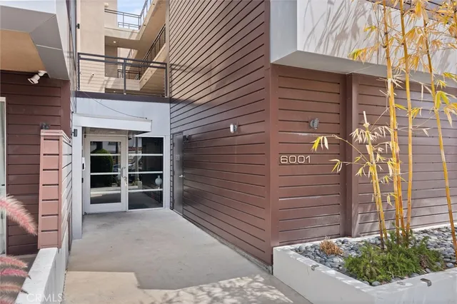 $719,995 | 6001 Carlton Way, Unit 102, Los Angeles, CA 90028