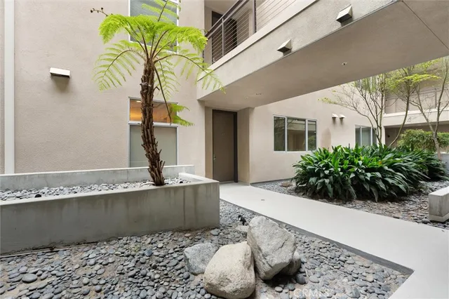 $719,995 | 6001 Carlton Way, Unit 102, Los Angeles, CA 90028