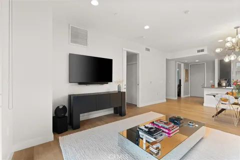 $710,000 | 6001 Carlton Way, Unit 102, Los Angeles, CA 90028