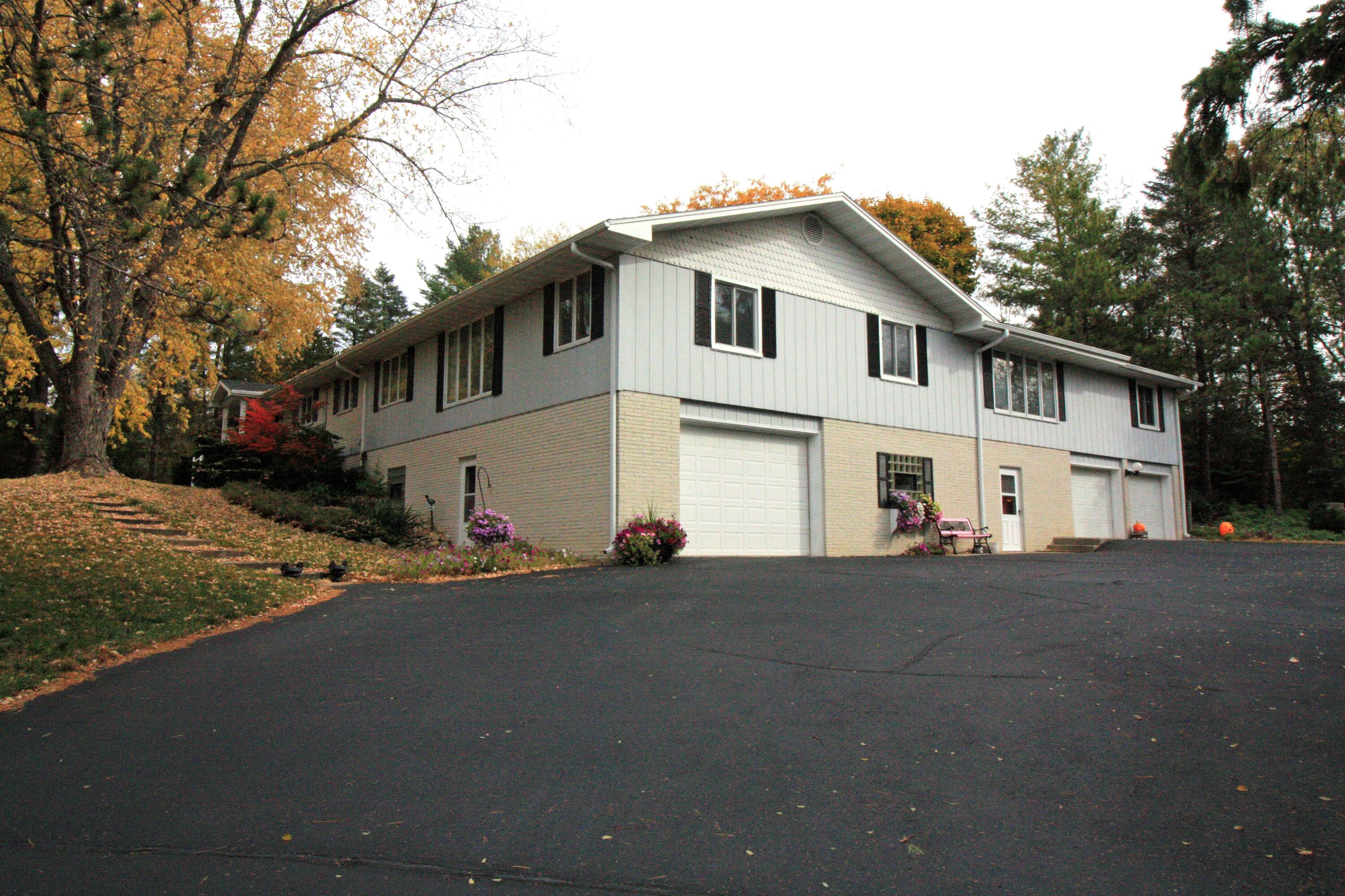 411 North Browns Lake Drive, Burlington, WI 53105 Compass