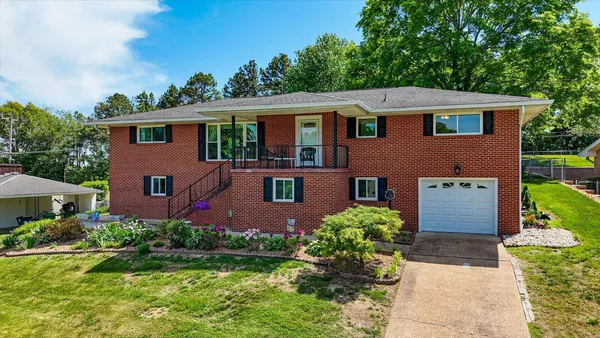 $375,000 | 4022 Belvoir Pines Drive, Chattanooga, TN 37412