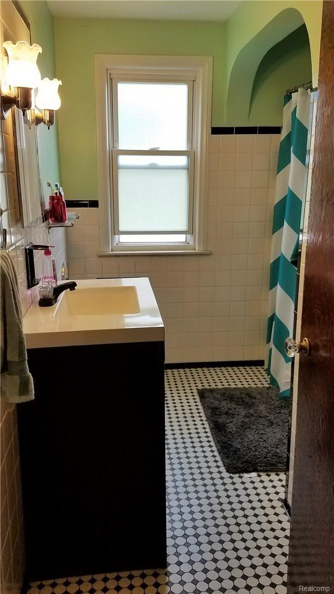 3125 Hessel Avenue Rochester, MI 48307 - Photo 9 of 22 20170823_103339.jpg