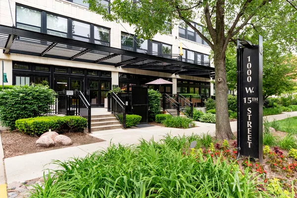 $599,999 | 1000 West 15th Street, Unit 328, Chicago, IL 60608