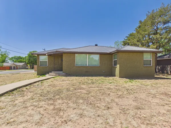 $299,000 | 422 Powell Avenue, Dumas, TX 79029