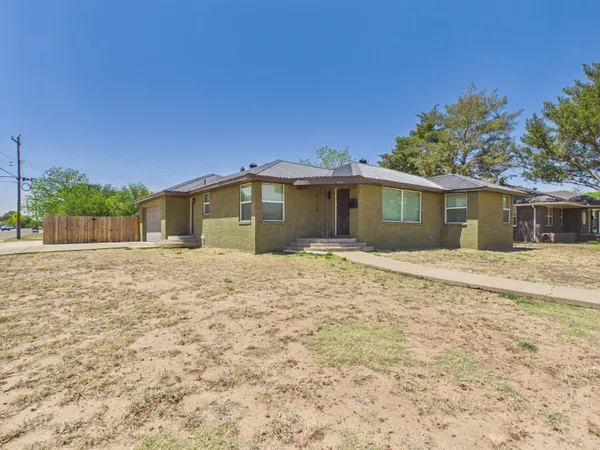 $299,000 | 422 Powell Avenue, Dumas, TX 79029