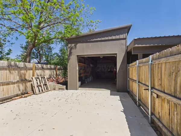 $299,000 | 422 Powell Avenue, Dumas, TX 79029
