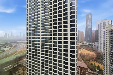 $232,000 | 195 North Harbor Drive, Unit 2307, Chicago, IL 60601
