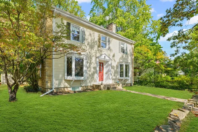 a view of a house with a yard