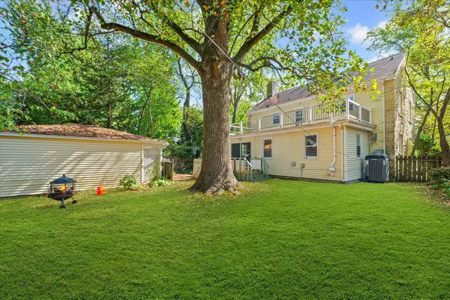 a view of a house with a backyard