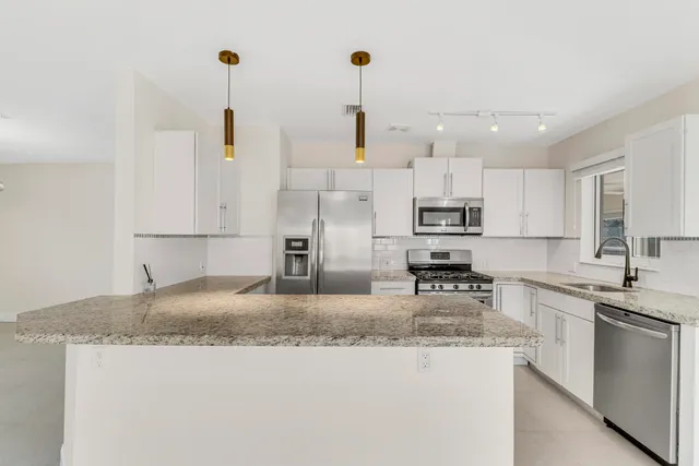 $3,800 | 376 Southwest 2nd Street, Boca Raton, FL 33432